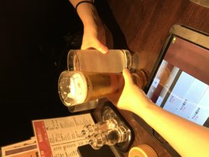 仕事の後の一杯は格別ですね。